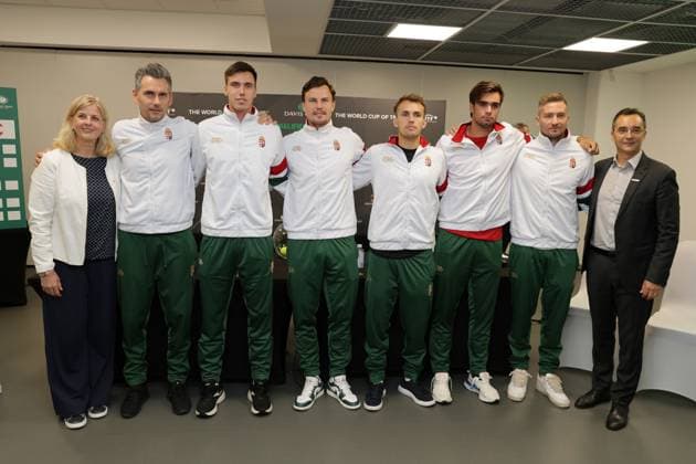 TENNIS - Davis Cup, HUN vs AUT DEBRECEN,HUNGARY,11.SEP.25 - TENNIS - ITF Davis Cup, qualification round 2, Hungary vs Austria, preview, draw and press conference, PK, Pressekonferenz Image shows general secretary Petra Schmitt (Hungarian Tennis Federation), captain Kornel Bardoczky, Fabian Marozsan, Marton Fucsovics, Zsombor Piros, Peter Fajta, Mate Valkusz (HUN) and mayor Saszlo Papp (Debrecen). GEPAxpictures xWalterxLuger