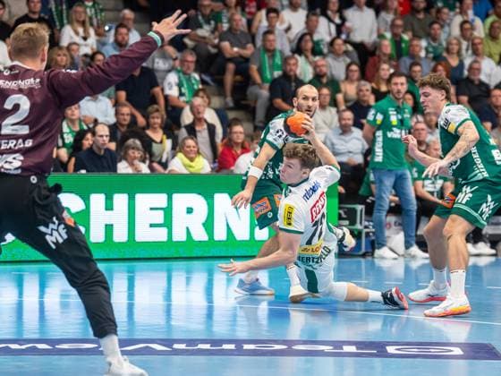 Tim Maximilian Hertzfeld (SC DHfK Leipzig, 72) setzt sich am Kreis gegen Victor Kloeve (Frisch Auf Goeppingen, 07) durch, Frisch Auf Goeppingen vs. SC DHfK Leipzig, Handball, 1. Bundesliga, Herren, Spielzeit 2025 2026, 11.09.2025, Frisch Auf Goeppingen vs. SC DHfK Leipzig, Handball, 1. Bundesliga, Herren, Spielzeit 2025 2026, 11.09.2025 Goeppingen Copyright: xEibner-Pressefoto MichaelxSchmidx EP_MST