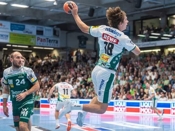 Staffan Peter (SC DHfK Leipzig, 18) von aussen, Frisch Auf Goeppingen vs. SC DHfK Leipzig, Handball, 1. Bundesliga, Herren, Spielzeit 2025 2026, 11.09.2025, Frisch Auf Goeppingen vs. SC DHfK Leipzig, Handball, 1. Bundesliga, Herren, Spielzeit 2025 2026, 11.09.2025 Goeppingen Copyright: xEibner-Pressefoto MichaelxSchmidx EP_MST