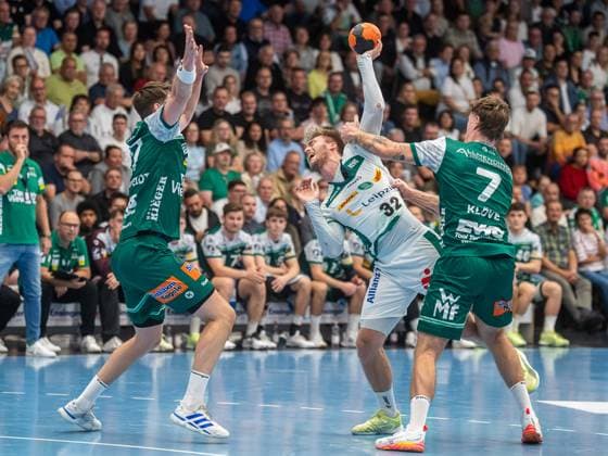 Franz Semper (SC DHfK Leipzig, 32) im Duell mit Victor Kloeve (Frisch Auf Goeppingen, 07), Frisch Auf Goeppingen vs. SC DHfK Leipzig, Handball, 1. Bundesliga, Herren, Spielzeit 2025 2026, 11.09.2025, Frisch Auf Goeppingen vs. SC DHfK Leipzig, Handball, 1. Bundesliga, Herren, Spielzeit 2025 2026, 11.09.2025 Goeppingen Copyright: xEibner-Pressefoto MichaelxSchmidx EP_MST