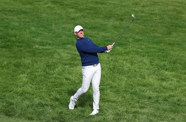 . - BMW PGA, Golf Herren Championship 2025, Day One, DP World Tour, Wentworth Golf Club, Virginia Water, Surrey, England.- 11th September 2025. (C) Daniel Weir Crystal Pix Rory Mcilroy Of Northern Ireland plays a shout out of the rough on the 7th hole during the BMW PGA Championship 2025 Day One. - BMW PGA Championship 2025, Day One, DP World Tour, Wentworth Golf Club, Virginia Water, Surrey, England.- 11th September 2025. (C) Daniel Weir Crystal Pix Surrey Wentworth Golf Club United Kingdom Copyright: xDanielxWeirx CP_BMW_PGA_Championship_2025_Day_One_43