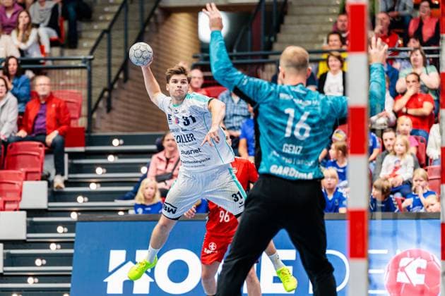 v.l. Alexander Pfeifer (SG BBM Bietigheim, 31), Fredrik Genz (TuS N-Luebbecke, 16) GER, TuS N-Luebbecke vs. SG BBM Bietigheim, Handball, 2. Bundesliga, 3. Spieltag, Spielzeit 2025 2026, 12.09.2025 GER, TuS N-Luebbecke vs. SG BBM Bietigheim, Handball, 2. Bundesliga, 3. Spieltag, Spielzeit 2025 2026, 12.09.2025 Luebbecke Copyright: xEibner-Pressefoto JanxRollingerx EP_JSK
