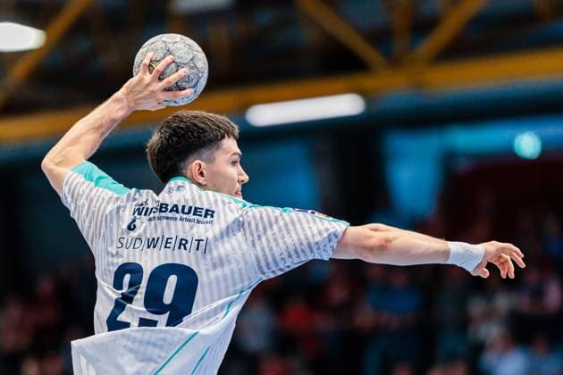 Moritz Strosack (SG BBM Bietigheim, 29) im Torwurf GER, TuS N-Luebbecke vs. SG BBM Bietigheim, Handball, 2. Bundesliga, 3. Spieltag, Spielzeit 2025 2026, 12.09.2025 GER, TuS N-Luebbecke vs. SG BBM Bietigheim, Handball, 2. Bundesliga, 3. Spieltag, Spielzeit 2025 2026, 12.09.2025 Luebbecke Copyright: xEibner-Pressefoto JanxRollingerx EP_JSK