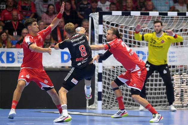 Sander Andreassen Overjordet (HC Erlangen 8) (am Ball), Nikolaj Enderleit (MT Melsungen 4) (L), Olle Forsell Schefvert (MT Melsungen 25), Kristof Palasics (Torwart MT Melsungen 32) (hinten) , GER, MT Melsungen - HC Erlangen, Handball, 1. Bundesliga, 4. Spieltag, Saison 2025 2026, 12.09.2025, GER, MT Melsungen - HC Erlangen, Handball, 1. Bundesliga, 4. Spieltag, Saison 2025 2026, 12.09.2025 Kassel Copyright: xEibner-Pressefotox xRolandxSippex EP_RSL