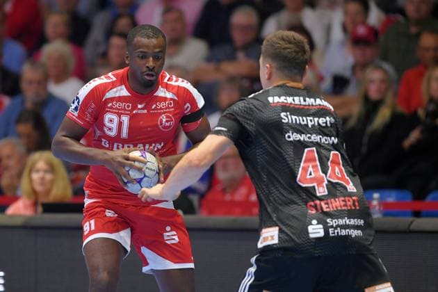 Sadou Ntanzi (MT Melsungen 91) (am Ball), Christoph Steinert (HC Erlangen 44) (R) , GER, MT Melsungen - HC Erlangen, Handball, 1. Bundesliga, 4. Spieltag, Saison 2025 2026, 12.09.2025, GER, MT Melsungen - HC Erlangen, Handball, 1. Bundesliga, 4. Spieltag, Saison 2025 2026, 12.09.2025 Kassel Copyright: xEibner-Pressefotox xRolandxSippex EP_RSL