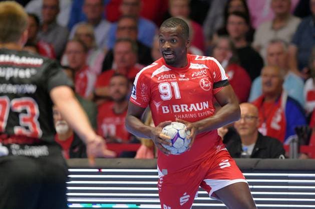 Sadou Ntanzi (MT Melsungen 91) (am Ball), Viggo Kristjansson (HC Erlangen 73) (L) , GER, MT Melsungen - HC Erlangen, Handball, 1. Bundesliga, 4. Spieltag, Saison 2025 2026, 12.09.2025, GER, MT Melsungen - HC Erlangen, Handball, 1. Bundesliga, 4. Spieltag, Saison 2025 2026, 12.09.2025 Kassel Copyright: xEibner-Pressefotox xRolandxSippex EP_RSL