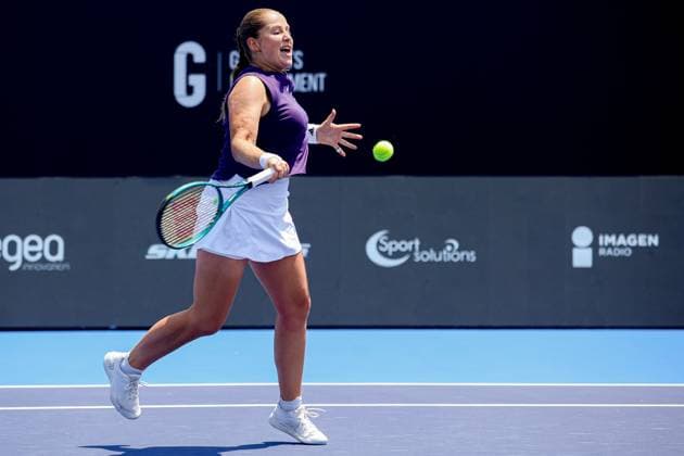 WTA, Tennis Damen GUADALAJARA 250 OPEN WTA GUADALAJARA 250 OPEN OSTAPENKO VS STAKUSIC 12092025 GUADALAJARA, JALISCO. Action photo of Jelena Ostapenko, during day 5 the WTA Guadalajara 250 Open, held at the Centro Panamericano de Tenis of Guadalajara, Jalisco, Mexico. Foto de accion de Jelena Ostapenko, durante el dia 5 del WTA Guadalajara 250 Open, celebrado en el Centro Panamericano de Tenis de Guadalajara, Jalisco, Mexico PHOTO BY IMAGENSHOP AGENCIA FOTOGRAFICA GUADALAJARA JALISCO MEXICO Copyright: xIMAGENSHOPxAGENCIAxFOTOGRAFICAx
