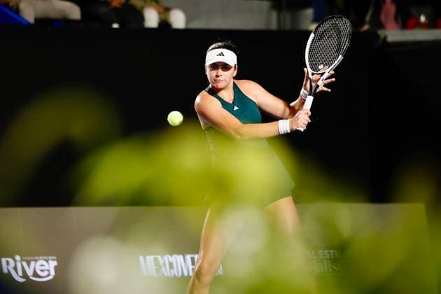 WTA, Tennis Damen GUADALAJARA 250 OPEN WTA GUADALAJARA 250 OPEN STAKUSIC VS ARANGO 12092025 GUADALAJARA, JALISCO. Action photo of Marina Stakusic of Canada, during day 5 the WTA Guadalajara 250 Open, held at the Centro Panamericano de Tenis of Guadalajara, Jalisco, Mexico. Foto de accion de Marina Stakusic de Canada, durante el dia 5 del WTA Guadalajara 250 Open, celebrado en el Centro Panamericano de Tenis de Guadalajara, Jalisco, Mexico PHOTO BY IMAGENSHOP AGENCIA FOTOGRAFICA GUADALAJARA JALISCO MEXICO Copyright: xIMAGENSHOPxAGENCIAxFOTOGRAFICAx