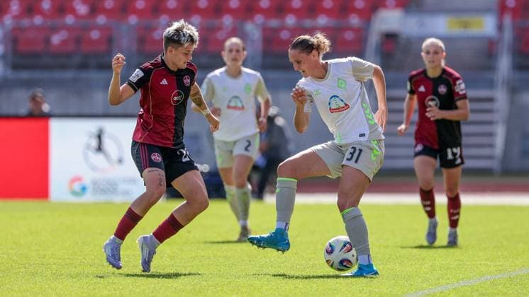 v.li.: Aneta Polaskova (1. FC Nürnberg, 26) und Verena Wieder (SV Werder Bremen, 31) im Zweikampf, Duell, Dynamik, Aktion, Action, Spielszene, DIE DFB-RICHTLINIEN UNTERSAGEN JEGLICHE NUTZUNG VON FOTOS ALS SEQUENZBILDER UND ODER VIDEOÄHNLICHE FOTOSTRECKEN. DFB REGULATIONS PROHIBIT ANY USE OF PHOTOGRAPHS AS IMAGE SEQUENCES AND OR QUASI-VIDEO., 13.09.2025, Nürnberg (Deutschland), Fussball, Google Pixel Frauen-Bundesliga, 1. FC Nürnberg - SV Werder Bremen