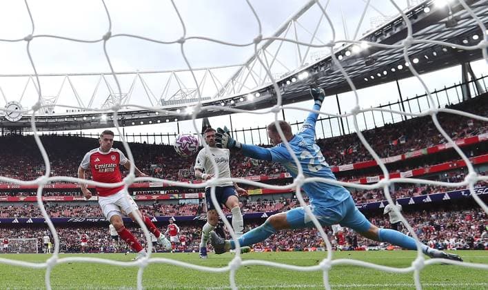Viktor Gyokeres of Arsenal scores their sides second goal past Matz Sels of Nottingham Forest Arsenal v Nottingham Forest, Premier League, Football, Emirates Stadium, London, UK - 13 Sept 2025London Emirates Stadium United Kingdom EDITORIAL USE ONLY No use with unauthorised audio, video, data, fixture lists, club league logos or live services. Online in-match use limited to 120 images, no video emulation. No use in betting, games or single club league player publications. Copyright: xMichaelxZemanek Shutterstockx 15481272bl