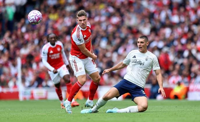 Viktor Gyokeres of Arsenal and Nikola Milenkovic of Nottingham Forest Arsenal v Nottingham Forest, Premier League, Football, Emirates Stadium, London, UK - 13 Sept 2025London Emirates Stadium United Kingdom EDITORIAL USE ONLY No use with unauthorised audio, video, data, fixture lists, club league logos or live services. Online in-match use limited to 120 images, no video emulation. No use in betting, games or single club league player publications. Copyright: xMichaelxZemanek Shutterstockx 15481272bv