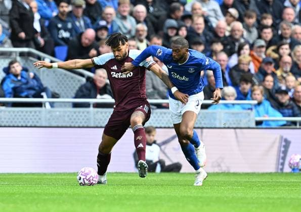 Tyrone Mings of Aston Villa and Beto of Everton Everton v Aston Villa, Premier League, Football, Hill Dickinson Stadium, Liverpool, UK - 13 Sept 2025Liverpool Hill Dickinson Stadium United Kingdom EDITORIAL USE ONLY No use with unauthorised audio, video, data, fixture lists, club league logos or live services. Online in-match use limited to 120 images, no video emulation. No use in betting, games or single club league player publications. Copyright: xAnnaxGowthorpe Shutterstockx 15481294r