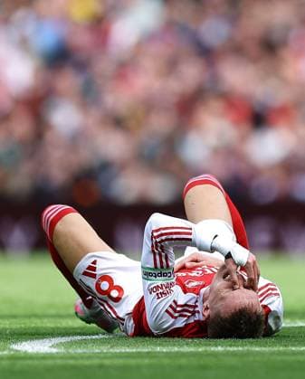 Martin Odegaard of Arsenal reacts after injuring his shoulder Arsenal v Nottingham Forest, Premier League, Football, Emirates Stadium, London, UK - 13 Sept 2025London Emirates Stadium United Kingdom EDITORIAL USE ONLY No use with unauthorised audio, video, data, fixture lists, club league logos or live services. Online in-match use limited to 120 images, no video emulation. No use in betting, games or single club league player publications. Copyright: xMichaelxZemanek Shutterstockx 15481272ch
