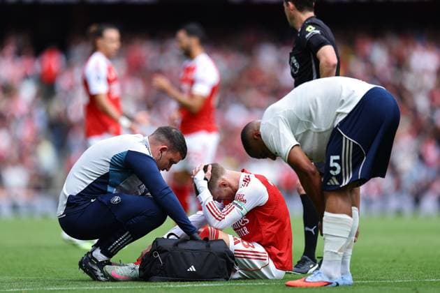 Martin Odegaard of Arsenal receives a medical attention after injuring his shoulder Arsenal v Nottingham Forest, Premier League, Football, Emirates Stadium, London, UK - 13 Sept 2025London Emirates Stadium United Kingdom EDITORIAL USE ONLY No use with unauthorised audio, video, data, fixture lists, club league logos or live services. Online in-match use limited to 120 images, no video emulation. No use in betting, games or single club league player publications. Copyright: xMichaelxZemanek Shutterstockx 15481272ce