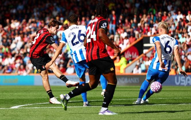 Alex Scott of AFC Bournemouth scores a goal to make the score 1-0. AFC Bournemouth v Brighton and Hove Albion, Premier League, Football, Vitality Stadium, Bournemouth, UK - 13 Sept 2025Bournemouth Vitality Stadium United Kingdom EDITORIAL USE ONLY No use with unauthorised audio, video, data, fixture lists, club league logos or live services. Online in-match use limited to 120 images, no video emulation. No use in betting, games or single club league player publications. Copyright: xJamesxMarsh Shutterstockx 15481291w