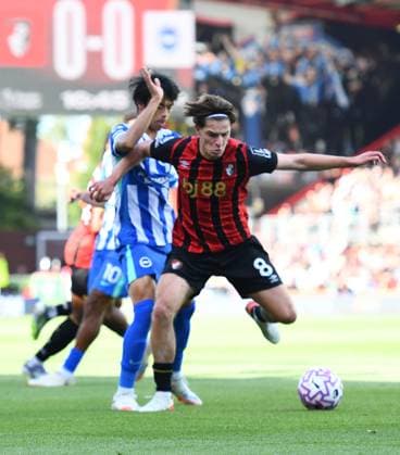 Alex Scott of AFC Bournemouth on the ball - AFC Bournemouth v Brighton & Hove Albion, Premier League, Vitality Stadium, Bournemouth, UK - 13th August 2025 Editorial Use Only - DataCo restrictions apply AFC Bournemouth v Brighton and Hove Albion, Premier League, Football, Vitality Stadium, Bournemouth, UK - 13 Sept 2025Bournemouth Vitality Stadium United Kingdom EDITORIAL USE ONLY No use with unauthorised audio, video, data, fixture lists, club league logos or live services. Online in-match use limited to 120 images, no video emulation. No use in betting, games or single club league player publications. Copyright: xMDI Shutterstockx 15483048j