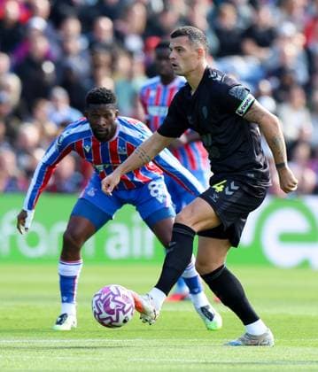 Jefferson Lerma of Crystal Palace against Granit Xhaka of Sunderland at Selhurst Park Crystal Palace v Sunderland, Premier League, Football, Selhurst Park, London, UK - 13 Sept 2025London Selhurst Park United Kingdom EDITORIAL USE ONLY No use with unauthorised audio, video, data, fixture lists, club league logos or live services. Online in-match use limited to 120 images, no video emulation. No use in betting, games or single club league player publications. Copyright: xAndrewxParsons Shutterstockx 15481292m