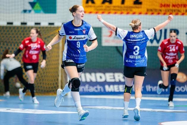v.l. Nieke Kuehne (HSG Blomberg-Lippe, 09), Laura Rueffieux (HSG Blomberg-Lippe, 03) jubeln nach Torerfolg Tor GER, HSG Blomberg-Lippe vs. Thueringer HC, , 3. Spieltag, Spielzeit 2025 2026, 13.09.2025 GER, HSG Blomberg-Lippe vs. Thueringer HC, , 3. Spieltag, Spielzeit 2025 2026, 13.09.2025 Blomberg Copyright: xEibner-Pressefoto JanxRollingerx EP_JSK