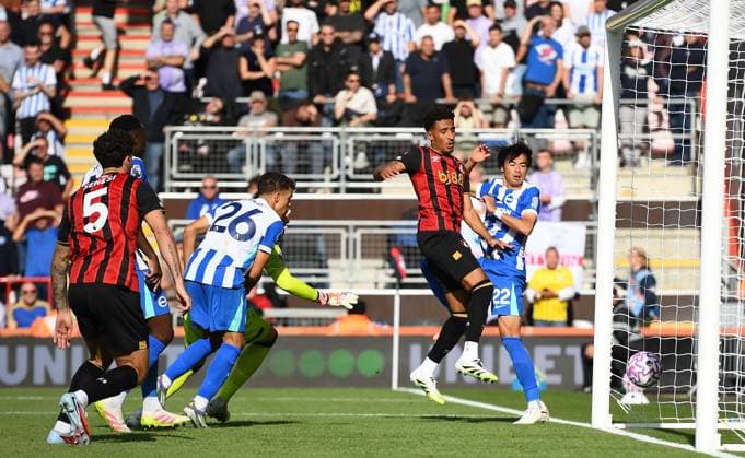 Kaoru Mitoma of Brighton & Hove Albion scores his teams first goal making the score 1-1 - AFC Bournemouth v Brighton & Hove Albion, Premier League, Vitality Stadium, Bournemouth, UK - 13th August 2025 Editorial Use Only - DataCo restrictions apply AFC Bournemouth v Brighton and Hove Albion, Premier League, Football, Vitality Stadium, Bournemouth, UK - 13 Sept 2025Bournemouth Vitality Stadium United Kingdom EDITORIAL USE ONLY No use with unauthorised audio, video, data, fixture lists, club league logos or live services. Online in-match use limited to 120 images, no video emulation. No use in betting, games or single club league player publications. Copyright: xMDI Shutterstockx 15483048y