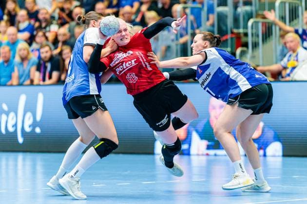 v.l. Andrea Jacobsen (HSG Blomberg-Lippe, 04), Johanna Reichert (Thueringer HC, 29), Diana Magnusdottir (HSG Blomberg-Lippe, 07) GER, HSG Blomberg-Lippe vs. Thueringer HC, , 3. Spieltag, Spielzeit 2025 2026, 13.09.2025 GER, HSG Blomberg-Lippe vs. Thueringer HC, , 3. Spieltag, Spielzeit 2025 2026, 13.09.2025 Blomberg Copyright: xEibner-Pressefoto JanxRollingerx EP_JSK