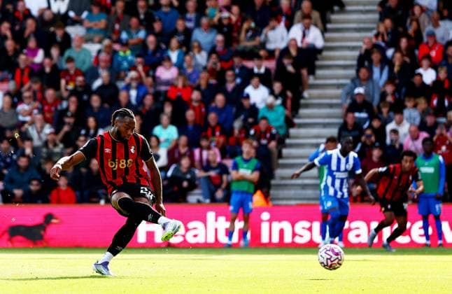 Antoine Semenyo of AFC Bournemouth scores a goal to make the score 2-1. AFC Bournemouth v Brighton and Hove Albion, Premier League, Football, Vitality Stadium, Bournemouth, UK - 13 Sept 2025Bournemouth Vitality Stadium United Kingdom EDITORIAL USE ONLY No use with unauthorised audio, video, data, fixture lists, club league logos or live services. Online in-match use limited to 120 images, no video emulation. No use in betting, games or single club league player publications. Copyright: xJamesxMarsh Shutterstockx 15481291ag