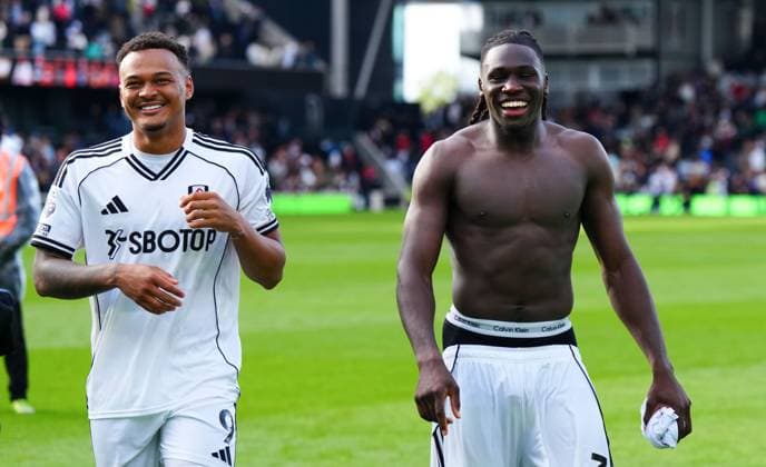 All smiles ta full time for Rodrigo Muniz and Calvin Bassey of Fulham Fulham v Leeds United, Premier League, Football, Craven Cottage, London, UK - 13 Sept 2025London Craven Cottage United Kingdom EDITORIAL USE ONLY No use with unauthorised audio, video, data, fixture lists, club league logos or live services. Online in-match use limited to 120 images, no video emulation. No use in betting, games or single club league player publications. Copyright: xJavierxGarcia Shutterstockx 15481295ap