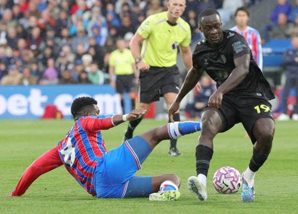 Jefferson Lerma of Crystal Palace clashes with Habib Diarra of Sunderlanda at Selhurst Park Crystal Palace v Sunderland, Premier League, Football, Selhurst Park, London, UK - 13 Sept 2025London Selhurst Park United Kingdom EDITORIAL USE ONLY No use with unauthorised audio, video, data, fixture lists, club league logos or live services. Online in-match use limited to 120 images, no video emulation. No use in betting, games or single club league player publications. Copyright: xAndrewxParsons Shutterstockx 15481292u