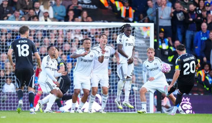 Fulham defend a late Leeds free kick Fulham v Leeds United, Premier League, Football, Craven Cottage, London, UK - 13 Sept 2025London Craven Cottage United Kingdom EDITORIAL USE ONLY No use with unauthorised audio, video, data, fixture lists, club league logos or live services. Online in-match use limited to 120 images, no video emulation. No use in betting, games or single club league player publications. Copyright: xJavierxGarcia Shutterstockx 15481295bk