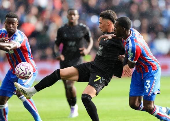 Chemsdine Talbi of Sunderland is challenged by Tyrick Mitchell of Crystal Palace at Selhurst Park Crystal Palace v Sunderland, Premier League, Football, Selhurst Park, London, UK - 13 Sept 2025London Selhurst Park United Kingdom EDITORIAL USE ONLY No use with unauthorised audio, video, data, fixture lists, club league logos or live services. Online in-match use limited to 120 images, no video emulation. No use in betting, games or single club league player publications. Copyright: xAndrewxParsons Shutterstockx 15481292ad