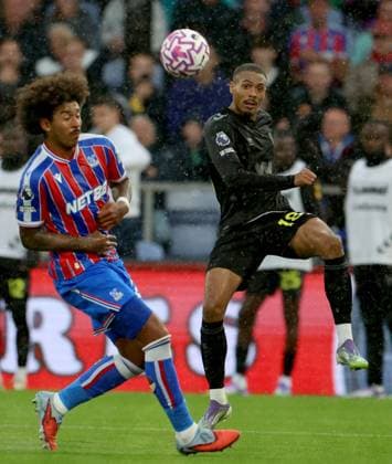 Chris Richards of Crystal Palace and Wilson Isidor of Sunderland at Selhurst Park Crystal Palace v Sunderland, Premier League, Football, Selhurst Park, London, UK - 13 Sept 2025London Selhurst Park United Kingdom EDITORIAL USE ONLY No use with unauthorised audio, video, data, fixture lists, club league logos or live services. Online in-match use limited to 120 images, no video emulation. No use in betting, games or single club league player publications. Copyright: xAndrewxParsons Shutterstockx 15481292ag