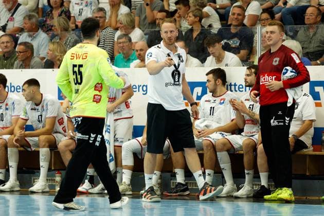 Yahav Shamir (TV 05 07 Huettenberg, 55) Stefan Kneer (Trainer TV 05 07 Huettenberg) Simon Boehne (TV 05 07 Huettenberg, 12) TV 05 07 Huettenberg vs. - HSG Krefeld Niederrhein, Handball, 2. Handball Bundesliga, 03. Spieltag, Saison 2025 2026, 13.09.25 TV 05 07 Huettenberg vs. - HSG Krefeld Niederrhein, Handball, 2. Handball Bundesliga, 03. Spieltag, Saison 2025 2026, 13.09.25 Huettenberg Copyright: xEibner-Pressefoto JoergxHeinrichx EP_JHR