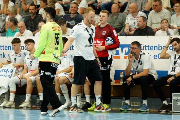 Yahav Shamir (TV 05 07 Huettenberg, 55) Stefan Kneer (Trainer TV 05 07 Huettenberg) Simon Boehne (TV 05 07 Huettenberg, 12) TV 05 07 Huettenberg vs. - HSG Krefeld Niederrhein, Handball, 2. Handball Bundesliga, 03. Spieltag, Saison 2025 2026, 13.09.25 TV 05 07 Huettenberg vs. - HSG Krefeld Niederrhein, Handball, 2. Handball Bundesliga, 03. Spieltag, Saison 2025 2026, 13.09.25 Huettenberg Copyright: xEibner-Pressefoto JoergxHeinrichx EP_JHR