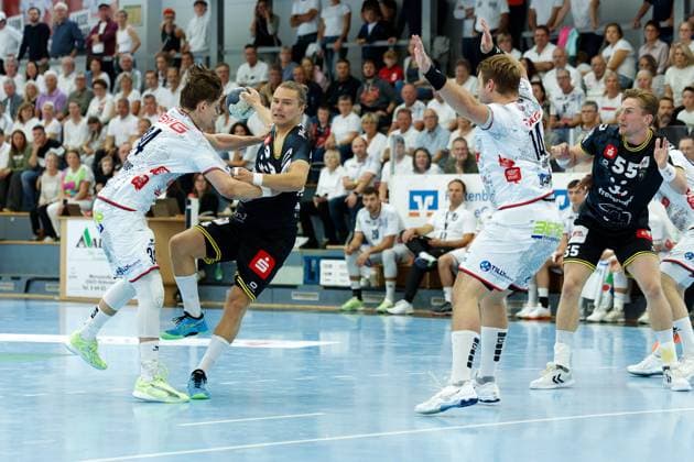 Paul Kompenhans (TV 05 07 Huettenberg, 34) Jörn Persson (HSG Krefeld Niederrhein, 34) Moritz Zoerb (TV 05 07 Huettenberg, 14) Niklas Ingenpaß (HSG Krefeld Niederrhein, 55) TV 05 07 Huettenberg vs. - HSG Krefeld Niederrhein, Handball, 2. Handball Bundesliga, 03. Spieltag, Saison 2025 2026, 13.09.25 TV 05 07 Huettenberg vs. - HSG Krefeld Niederrhein, Handball, 2. Handball Bundesliga, 03. Spieltag, Saison 2025 2026, 13.09.25 Huettenberg Copyright: xEibner-Pressefoto JoergxHeinrichx EP_JHR