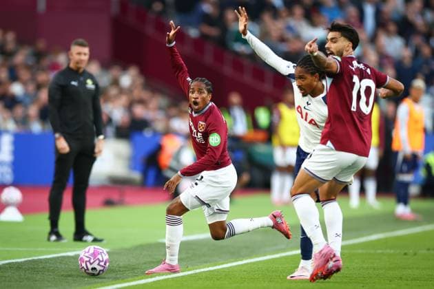 Kyle Walker-Peters of West Ham United appeals alongside Djed Spence of Tottenham Hotspur and Lucas Paqueta of West Ham United West Ham United v Tottenham Hotspur, Premier League, Football, London Stadium, London, UK - 13 Sept 2025London London Stadium United Kingdom EDITORIAL USE ONLY No use with unauthorised audio, video, data, fixture lists, club league logos or live services. Online in-match use limited to 120 images, no video emulation. No use in betting, games or single club league player publications. Copyright: xSimonxDael Shutterstockx 15481313y