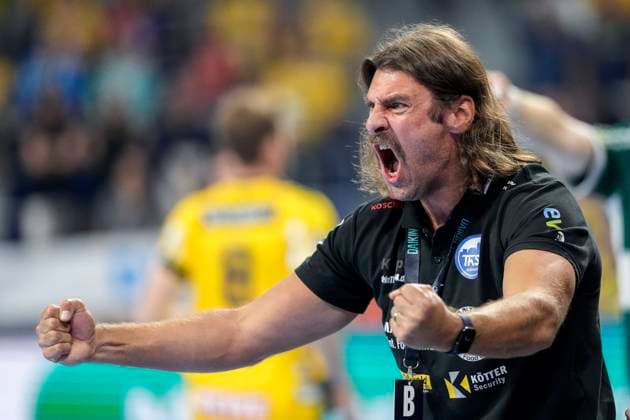 Sebastian Hinze (Trainer, Cheftrainer, ThSV), Einzelbild, Einzelfoto, Aktion, Action, Jubel, jubeln, jubelt, celebration, Freude, freuen, freut sich, zuversichtlich, optimistisch, positiv, Spielszene, 13.09.2025, Mannheim (Deutschland), Handball, Bundesliga, Rhein-Neckar Löwen - ThSV Eisenach