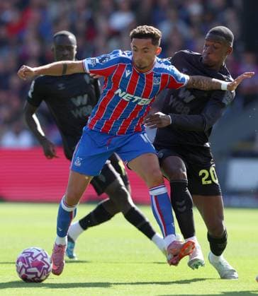 YÃ remi Pino of Crystal Palace is challenged by Nordi Mukiele of Sunderland at Selhurst Park Crystal Palace v Sunderland, Premier League, Football, Selhurst Park, London, UK - 13 Sept 2025London Selhurst Park United Kingdom EDITORIAL USE ONLY No use with unauthorised audio, video, data, fixture lists, club league logos or live services. Online in-match use limited to 120 images, no video emulation. No use in betting, games or single club league player publications. Copyright: xAndrewxParsons Shutterstockx 15481292av