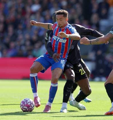 YÃ remi Pino of Crystal Palace is challenged by Nordi Mukiele of Sunderland at Selhurst Park Crystal Palace v Sunderland, Premier League, Football, Selhurst Park, London, UK - 13 Sept 2025London Selhurst Park United Kingdom EDITORIAL USE ONLY No use with unauthorised audio, video, data, fixture lists, club league logos or live services. Online in-match use limited to 120 images, no video emulation. No use in betting, games or single club league player publications. Copyright: xAndrewxParsons Shutterstockx 15481292aw