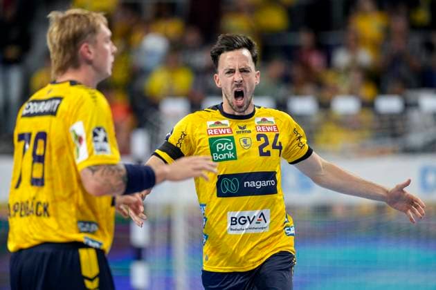 v.li.: Edwin Aspenbäck (RNL, 78), Torschütze Patrick Groetzki (RNL, 24), Spieler der Rhein-Neckar-Löwen, jubeln über ein Tor, Jubel, Torjubel, Torerfolg, celebrate the goal, goal, celebration, jubelt ueber das Tor, Freuen, Freude, freut sich, optimistisch, positiv, Spielszene, Highlight, Action, Aktion, 13.09.2025, Mannheim (Deutschland), Handball, Bundesliga, Rhein-Neckar Löwen - ThSV Eisenach