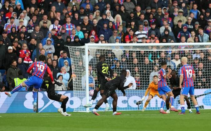 Daichi Kamada of Crystal Palace kicks at goal against Sunderland at Selhurst Park Crystal Palace v Sunderland, Premier League, Football, Selhurst Park, London, UK - 13 Sept 2025London Selhurst Park United Kingdom EDITORIAL USE ONLY No use with unauthorised audio, video, data, fixture lists, club league logos or live services. Online in-match use limited to 120 images, no video emulation. No use in betting, games or single club league player publications. Copyright: xAndrewxParsons Shutterstockx 15481292ax