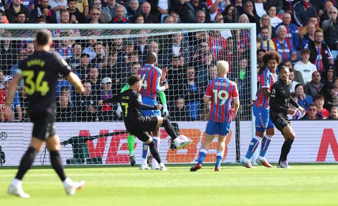 Chemsdine Talbi of Sunderland kicks for goal against Crystal Palace at Selhurst Park Crystal Palace v Sunderland, Premier League, Football, Selhurst Park, London, UK - 13 Sept 2025London Selhurst Park United Kingdom EDITORIAL USE ONLY No use with unauthorised audio, video, data, fixture lists, club league logos or live services. Online in-match use limited to 120 images, no video emulation. No use in betting, games or single club league player publications. Copyright: xAndrewxParsons Shutterstockx 15481292az
