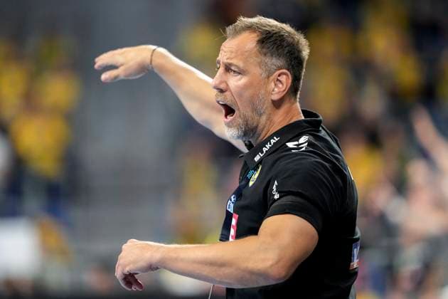 Maik Machulla (Trainer, Cheftrainer, RNL), gibt Anweisungen, gestikuliert, mit den Armen gestikulieren, Einzelbild, Einzelfoto, Aktion, Action, 13.09.2025, Mannheim (Deutschland), Handball, Bundesliga, Rhein-Neckar Löwen - ThSV Eisenach