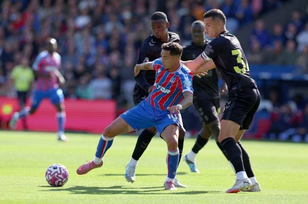 YÃ remi Pino of Crystal Palace and Granit Xhaka of Sunderland at Selhurst Park Crystal Palace v Sunderland, Premier League, Football, Selhurst Park, London, UK - 13 Sept 2025London Selhurst Park United Kingdom EDITORIAL USE ONLY No use with unauthorised audio, video, data, fixture lists, club league logos or live services. Online in-match use limited to 120 images, no video emulation. No use in betting, games or single club league player publications. Copyright: xAndrewxParsons Shutterstockx 15481292bc