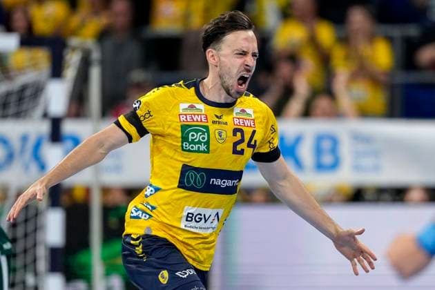Torschütze Patrick Groetzki (RNL, 24), Spieler der Rhein-Neckar-Löwen, jubelt über ein Tor, Jubel, jubeln, Torjubel, Torerfolg, celebrate the goal, goal, celebration, jubelt ueber das Tor, Freuen, Freude, freut sich, optimistisch, positiv, Spielszene, Highlight, Einzelbild, Einzelfoto, Aktion, Action, 13.09.2025, Mannheim (Deutschland), Handball, Bundesliga, Rhein-Neckar Löwen - ThSV Eisenach