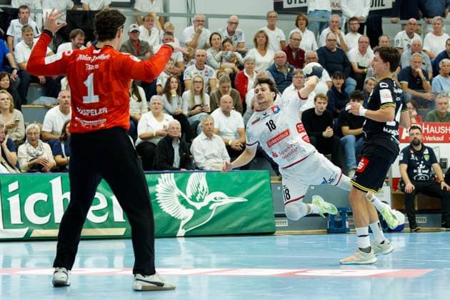 Finn Ruespeler (HSG Krefeld Niederrhein, 01) Tim Ruediger (TV 05 07 Huettenberg, 18) TV 05 07 Huettenberg vs. - HSG Krefeld Niederrhein, Handball, 2. Handball Bundesliga, 03. Spieltag, Saison 2025 2026, 13.09.25 TV 05 07 Huettenberg vs. - HSG Krefeld Niederrhein, Handball, 2. Handball Bundesliga, 03. Spieltag, Saison 2025 2026, 13.09.25 Huettenberg Copyright: xEibner-Pressefoto JoergxHeinrichx EP_JHR