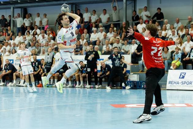 Tim Ruediger (TV 05 07 Huettenberg, 18) Anel Durmić (HSG Krefeld Niederrhein, 72) TV 05 07 Huettenberg vs. - HSG Krefeld Niederrhein, Handball, 2. Handball Bundesliga, 03. Spieltag, Saison 2025 2026, 13.09.25 TV 05 07 Huettenberg vs. - HSG Krefeld Niederrhein, Handball, 2. Handball Bundesliga, 03. Spieltag, Saison 2025 2026, 13.09.25 Huettenberg Copyright: xEibner-Pressefoto JoergxHeinrichx EP_JHR