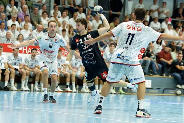 Paul Ohl (TV 05 07 Huettenberg, 10) Lucas Schneider (HSG Krefeld Niederrhein, 11) Lasse Ohl (TV 05 07 Huettenberg, 11) TV 05 07 Huettenberg vs. - HSG Krefeld Niederrhein, Handball, 2. Handball Bundesliga, 03. Spieltag, Saison 2025 2026, 13.09.25 TV 05 07 Huettenberg vs. - HSG Krefeld Niederrhein, Handball, 2. Handball Bundesliga, 03. Spieltag, Saison 2025 2026, 13.09.25 Huettenberg Copyright: xEibner-Pressefoto JoergxHeinrichx EP_JHR