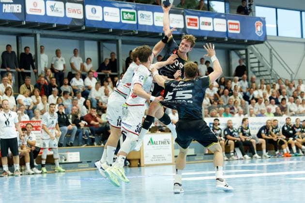 Moritz Zoerb (TV 05 07 Huettenberg, 14) Paul Kompenhans (TV 05 07 Huettenberg, 34) Lukas Siegler (HSG Krefeld Niederrhein, 20) Niklas Ingenpaß (HSG Krefeld Niederrhein, 55) TV 05 07 Huettenberg vs. - HSG Krefeld Niederrhein, Handball, 2. Handball Bundesliga, 03. Spieltag, Saison 2025 2026, 13.09.25 TV 05 07 Huettenberg vs. - HSG Krefeld Niederrhein, Handball, 2. Handball Bundesliga, 03. Spieltag, Saison 2025 2026, 13.09.25 Huettenberg Copyright: xEibner-Pressefoto JoergxHeinrichx EP_JHR