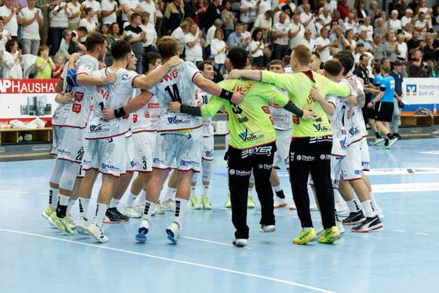 Jubel nach dem Sieg TV 05 07 Huettenberg vs. - HSG Krefeld Niederrhein, Handball, 2. Handball Bundesliga, 03. Spieltag, Saison 2025 2026, 13.09.25 TV 05 07 Huettenberg vs. - HSG Krefeld Niederrhein, Handball, 2. Handball Bundesliga, 03. Spieltag, Saison 2025 2026, 13.09.25 Huettenberg Copyright: xEibner-Pressefoto JoergxHeinrichx EP_JHR