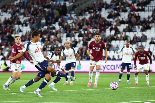 Brennan Johnson of Tottenham Hotspur with a shot on goal West Ham United v Tottenham Hotspur, Premier League, Football, London Stadium, London, UK - 13 Sept 2025London London Stadium United Kingdom EDITORIAL USE ONLY No use with unauthorised audio, video, data, fixture lists, club league logos or live services. Online in-match use limited to 120 images, no video emulation. No use in betting, games or single club league player publications. Copyright: xSimonxDael Shutterstockx 15481313bk