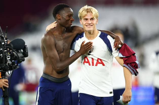 Pape Matar Sarr of Tottenham Hotspur and Lucas Bergvall of Tottenham Hotspur at full time West Ham United v Tottenham Hotspur, Premier League, Football, London Stadium, London, UK - 13 Sept 2025London London Stadium United Kingdom EDITORIAL USE ONLY No use with unauthorised audio, video, data, fixture lists, club league logos or live services. Online in-match use limited to 120 images, no video emulation. No use in betting, games or single club league player publications. Copyright: xSimonxDael Shutterstockx 15481313bf